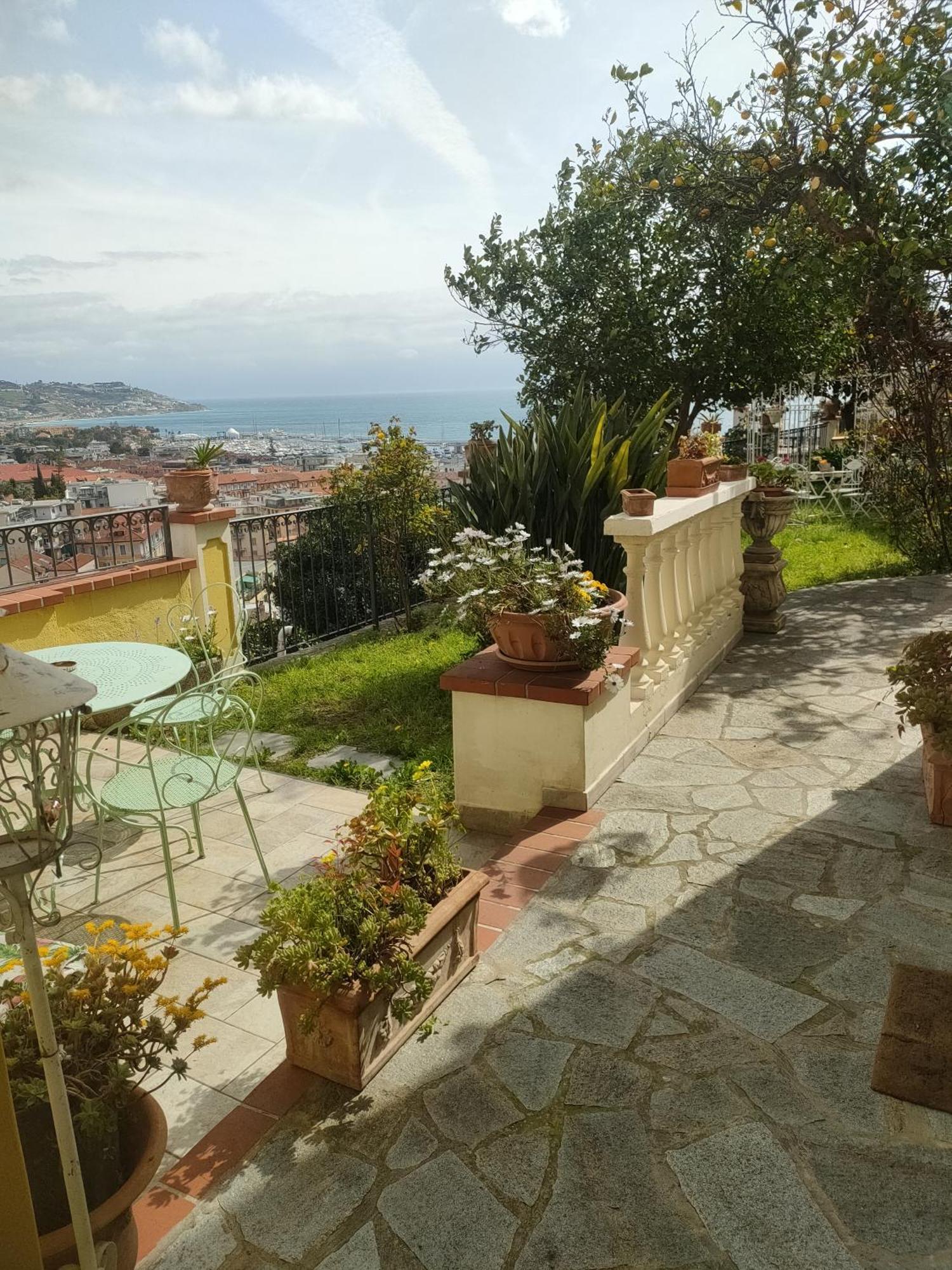 La Casa Del Sole Hotel San Remo Buitenkant foto